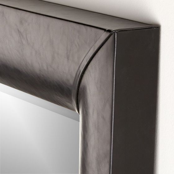 Espejo de Piso En Cuero Sintético Negro Maxx - cratebarrelco